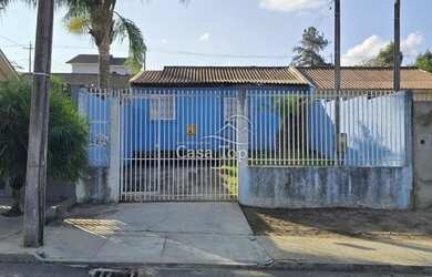 Imagem: A casa possui 2 Dormitórios, 1 Banheiro, 2 Vagas na garagem