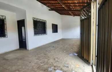 Imagem: A casa possui 2 Dormitórios, 1 Banheiro e está localizado