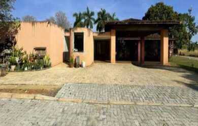 Imagem: A casa em condomínio possui 5 Dormitórios, 5 Banheiros, 5