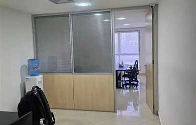 Imagem: O depósito possui 1 Vaga na garagem, 36m² de Área e está