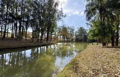 Imagem 11: Terreno com frente ao lago no Ninho Verde 1, lote único
