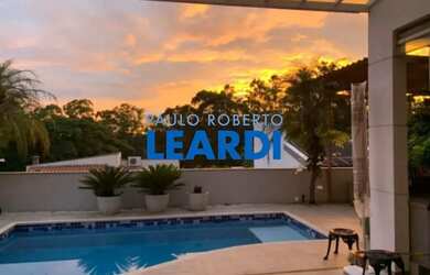 Imagem: A casa em condomínio possui 4 Dormitórios, 5 Banheiros, 3