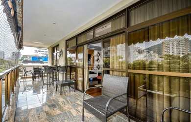 Imagem: O apartamento possui 4 Dormitórios, 4 Banheiros, 3 Vagas na