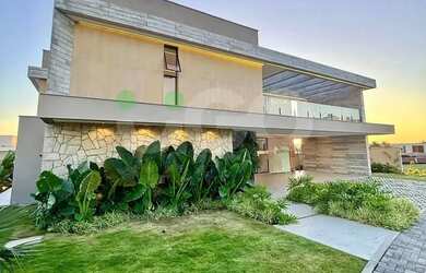 Imagem: A casa em condomínio possui 4 Dormitórios, 4 Banheiros, 3