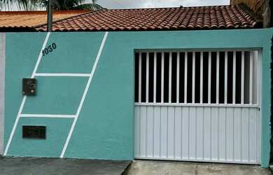 Imagem: A casa possui 2 Dormitórios, 2 Banheiros, 3 Vagas na garagem