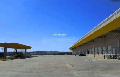 Imagem: O depósitoe possui 5 Vagas na garagem, 6750-0m² de Área está