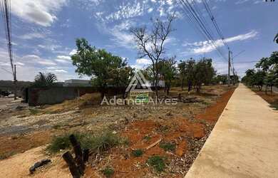 Imagem: O terreno possui 504m² de Área e está localizado em Alto