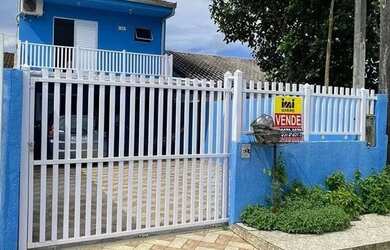 Imagem: A casa possui 3 Dormitórios, 3 Banheiros, 4 Vagas na garagem