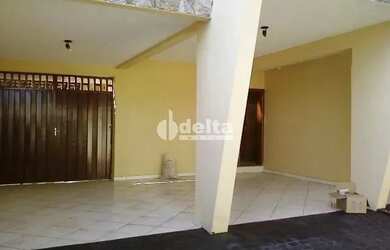 Imagem 12: Casa residencial disponível para venda e locação no bairro Santa Mônica...