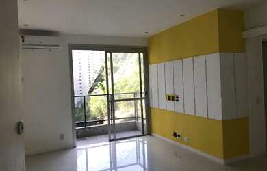 Imagem: O apartamento possui 1 Dormitório, 3 Banheiros, 1 Vaga na garagem