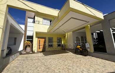 Imagem: A casa em condomínio possui 3 Dormitórios, 1 Banheiro, 3 Vagas