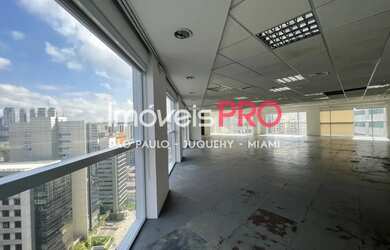 Imagem: O depósito para alugar possui 5 Vagas na garagem e 456m² de