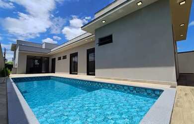 Imagem: A casa em condomínio possui 3 Dormitórios, 4 Banheiros, 4