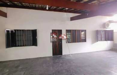 Imagem: A casa possui 2 Dormitórios, 2 Banheiros, 3 Vagas na garagem