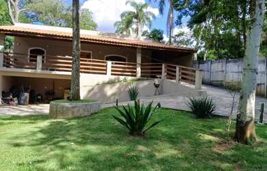 Imagem: A casa possui 2 Dormitórios, 1 Banheiro, 5 Vagas na garagem