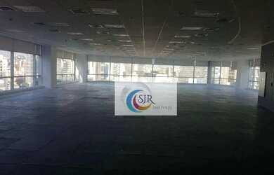 Imagem: O depósito possui 5 Vagas na garagem e 528m² de Área e está