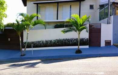 Imagem: A casa possui 2 Dormitórios, 3 Banheiros, 1 Vaga na garagem