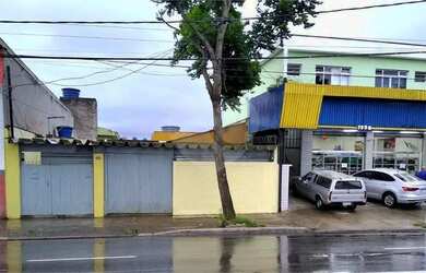 Imagem: O depósito possui 3 Vagas na garagem, 200m² de Área e está