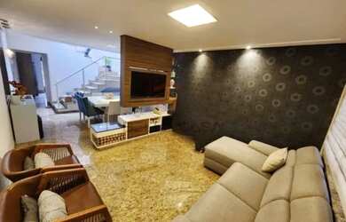 Imagem: A casa possui 3 Dormitórios, 4 Banheiros, 3 Vagas na garagem