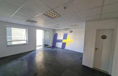 Imagem: O depósito possui 1 Vaga na garagem, 42m² de Área e está