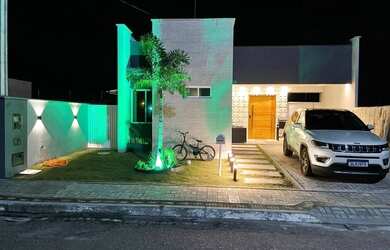 Imagem: A casa possui 2 Dormitórios, 2 Banheiros, 2 Vagas na garagem