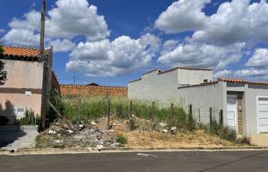 Imagem: O terreno possui 200m² de Área e está localizado em Prolongamento