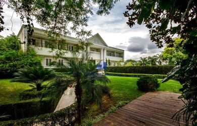 Imagem: A casa possui 5 Dormitórios, 5 Banheiros, 5 Vagas na garagem