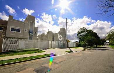 Imagem: A casa possui 3 Dormitórios, 5 Banheiros, 2 Vagas na garagem