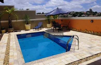 Imagem: A casa possui 4 Dormitórios, 3 Banheiros, 4 Vagas na garagem