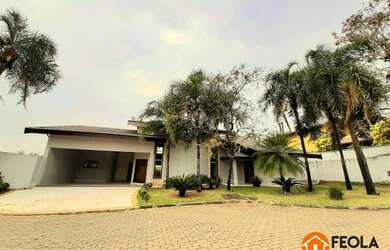 Imagem: A casa em condomínio possui 4 Dormitórios, 5 Banheiros, 5