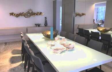 Imagem: O apartamento possui 4 Dormitórios, 5 Banheiros, 3 Vagas na