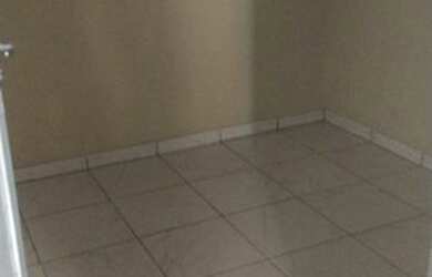 Imagem: A casa possui 2 Dormitórios, 1 Banheiro, Área de serviço