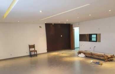 Imagem: O depósito possui 4 Vagas na garagem, 302m² de Área e está