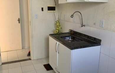 Imagem: O apartamento possui 2 Dormitórios, 1 Banheiro, 1 Vaga na garagem