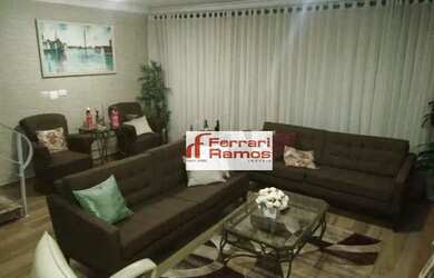 Imagem: A casa possui 4 Dormitórios, 3 Banheiros, 4 Vagas na garagem