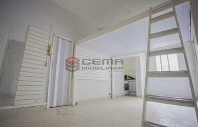 Imagem: A kitnet possui 1 Banheiro, 28m² de Área e está localizado