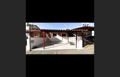 Imagem: A casa em condomínio possui 2 Dormitórios, 1 Banheiro, 2 Vagas