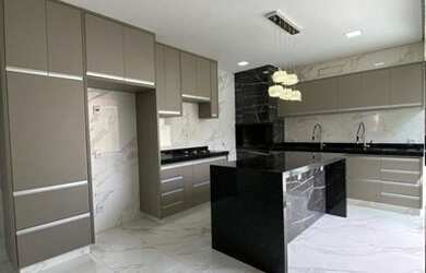 Imagem: A casa possui 3 Dormitórios, 3 Banheiros, 2 Vagas na garagem