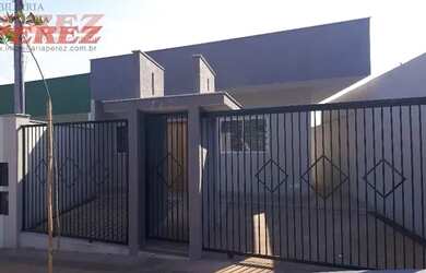 Imagem: A casa possui 3 Dormitórios, 1 Banheiro, 1 Vaga na garagem