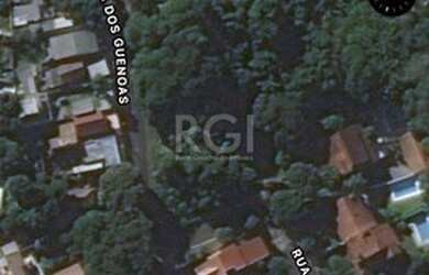 Imagem: O terreno possui 3.354m² de Área e está localizado em Guarujá