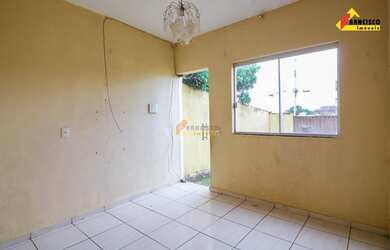 Imagem: A casa possui 2 Dormitórios, 1 Banheiro, 1 Vaga na garagem