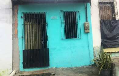 Imagem: A casa possui 1 Dormitório, 1 Banheiro, Varanda e está localizado