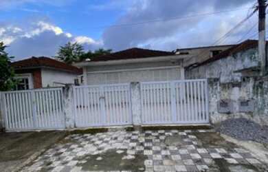 Imagem: A casa possui 1 Dormitório, 1 Banheiro, 1 Vaga na garagem e