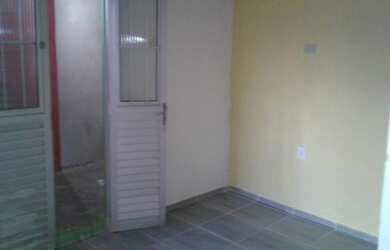 Imagem: A casa possui 2 Dormitórios, 1 Banheiro e está localizado