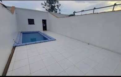 Imagem: A casa possui 3 Dormitórios, 1 Banheiro, 1 Vaga na garagem