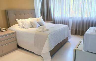 Imagem: O quarto possui 1 Dormitório e está localizado em Barra da