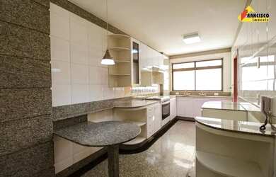 Imagem: O apartamento possui 4 Dormitórios, 3 Banheiros, 3 Vagas na