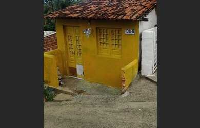 Imagem: A casa possui 2 Dormitórios, 1 Banheiro, 200.000m² de Área