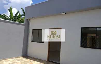 Imagem: A casa possui 3 Dormitórios, 2 Banheiros, 2 Vagas na garagem