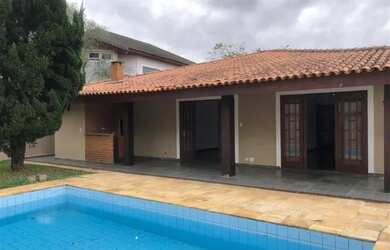 Imagem: A casa em condomínio possui 3 Dormitórios, 2 Banheiros, 4